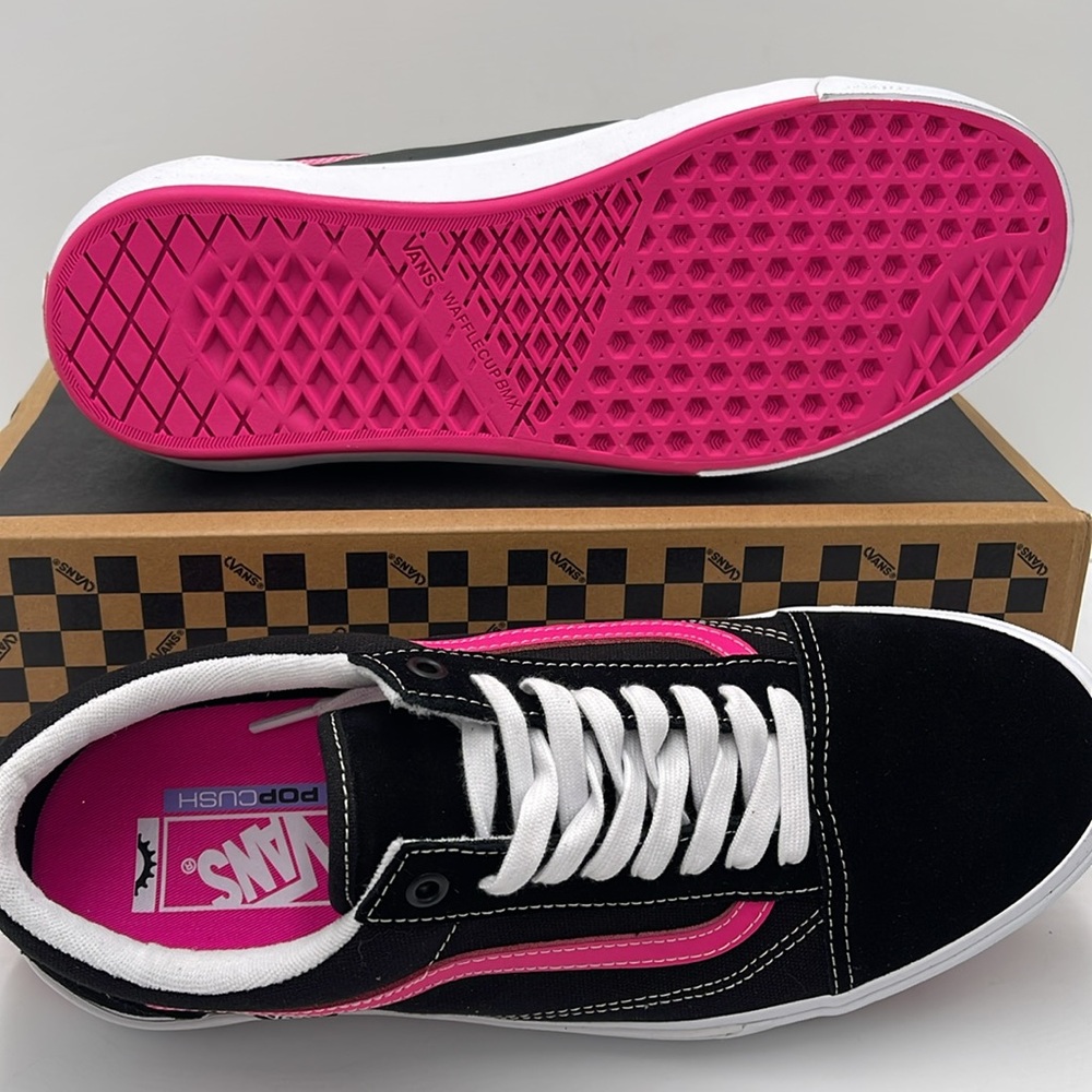 Vans Men's Black and Pink Sneakers Bmx Old Skool
Black/Neon Pink
VN0005UZBFY - Picture 4 of 16